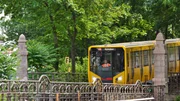 Die U-Bahn der Linie U2 auf dem Weg in den Untergrund. Die Strecke gehört zu den ersten U-Bahnlinien Berlins. Die U-Bahn der Linie U2 auf dem Weg in den Untergrund. Die Strecke gehört zu den ersten U-Bahnlinien Berlins.