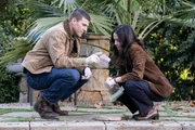 Special Agent Leroy Jethro Gibbs (Austin Stowell, l.); Special Agent Lala Dominguez (Mariel Molino, r.)