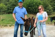 Eself&uuml;hrerin Claudia R&ouml;hnke und Axel Bulthaupt erkunden den Harz.