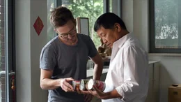 Filmautor Jean-Baptiste Malet und General Liu. Seine Firma kaufte &bdquo;Le Cabanon&ldquo;, den bekanntesten Hersteller franz&ouml;sischer Tomatensauce. Der Chinese m&ouml;chte Weltmarktf&uuml;hrer werden.