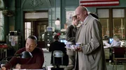 Captaine Donald Cragen (Dann Florek, r.) und Detective Tutuola (Ice-T)
