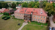 Das Romantik Hotel Gutshaus Ludorf der Familie Achtenhagen ist seit 20 Jahren eine Top Adresse an der Müritz. Das Romantik Hotel Gutshaus Ludorf der Familie Achtenhagen ist seit 20 Jahren eine Top Adresse an der Müritz.