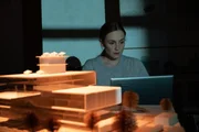 Ist Julia Wegener (Teresa Klamert) mehr in den Mord an ihrer ehemaligen Kollegin aus dem Architekturbüro verwickelt, als sie gegenüber der Kripo zugibt? Was ist zwischen den jungen Frauen vorgefallen und welche Rolle spielte dabei der einstige Suizid einer gemeinsamen Freundin? Ist Julia Wegener (Teresa Klamert) mehr in den Mord an ihrer ehemaligen Kollegin aus dem Architekturbüro verwickelt, als sie gegenüber der Kripo zugibt? Was ist zwischen den jungen Frauen vorgefallen und welche Rolle spielte dabei der einstige Suizid einer gemeinsamen Freundin?