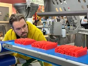 Food-Aktivist Hendrik Haase beschäftigt sich mit den Ernährungstrends der Zukunft. Auf der größten Food Technik Messe in Köln will er sich anschauen, wie die Industrie sich weiterentwickelt – auch in Sachen Fleischproduktion. Food-Aktivist Hendrik Haase beschäftigt sich mit den Ernährungstrends der Zukunft. Auf der größten Food Technik Messe in Köln will er sich anschauen, wie die Industrie sich weiterentwickelt – auch in Sachen Fleischproduktion.