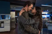 Max Evans (Nathan Dean, l.); Liz Ortecho (Jeanine Mason, r.)