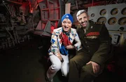 Er ist Entertainer, Moderator und eine schillernde Kunstfigur, privat aber deutlich ruhiger, als sein Fernsehauftritt vermuten l&auml;sst. Mit Michel Abdollahi spricht Julian F. M. Stoeckel &uuml;ber H&auml;nseleien in der Schulzeit, sein Leben ohne klassisches Coming-out, Sch&ouml;nheitsoperationen und die Frage, warum ein CSD in der Provinz f&uuml;r ihn mehr Mut und Bedeutung hat als die gro&szlig;e Parade in Berlin.