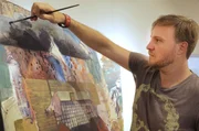Benjamin Burkard bringt den Pixel in seine Malerei. Diese Leinwand bildet die Grundlage für sein Videospiel. Benjamin Burkard bringt den Pixel in seine Malerei. Diese Leinwand bildet die Grundlage für sein Videospiel.