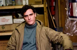 Leonard (Joaqu&iacute;n Phoenix) ist hin- und hergerissen zwischen seiner gro&szlig;en, aber unerreichbaren Liebe Michelle und einer gesicherten Zukunft mit seiner Freundin, der braven Sandra.