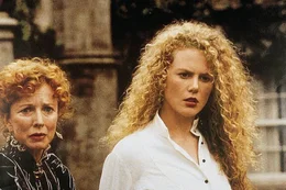 L-R: Nora Christie  (Barbara Babcock) und Shannon (Nicole Kidman)