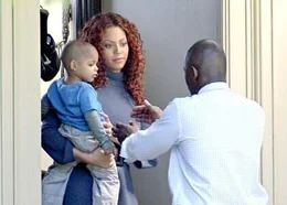 23003, LOS ANGELES, CALIFORNIA, Monday June 23, 2008. **EXCLUSIVE** Beyonce Knowles holds a young boy as she films a scene for her latest movie "Obsessed". Photograph: PacificCoastNews.com ***FEE MUST BE AGREED PRIOR TO USAGE*** UK OFFICE: +44 131 225 3333/3322 US OFFICE: 1 310 261 9676  . 23003pcn_beyonce