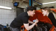 Christina und Ali in ihrer Werkstatt. Christina und Ali in ihrer Werkstatt.