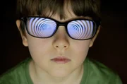 Kannst du deinen Augen trauen? In einer Welt, in der nicht alles, was echt aussieht, auch echt ist, wird ein geschulter Blick zum wichtigsten Mittel gegen gezielte Manipulation. Kannst du deinen Augen trauen? In einer Welt, in der nicht alles, was echt aussieht, auch echt ist, wird ein geschulter Blick zum wichtigsten Mittel gegen gezielte Manipulation.