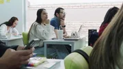 In Sprachschulen in Bogota lernen fertig ausgebildete Pflegekräfte deutsch. In Sprachschulen in Bogota lernen fertig ausgebildete Pflegekräfte deutsch.
