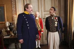 Von links: Otto von Bismarck (Torsten M&uuml;nchow), Kanzleidiener Wilhelm I. (Volker Wachholtz) und General Giuseppe Govone (Mike Zaka Sommerfeldt).