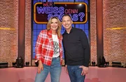 Treten bei "Wer wei&szlig; denn sowas?" gegeneinander an: Die Fernsehmoderatorin und S&auml;ngerin Kim Fisher (l.) und der Schriftsteller Sebastian Fitzek (r.).