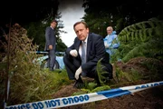 V.l.: DS Ben Jones (Jason Hughes), DCI John Barnaby (Neil Dudgeon), Dr. Bullard (Barry Jackson) V.l.: DS Ben Jones (Jason Hughes), DCI John Barnaby (Neil Dudgeon), Dr. Bullard (Barry Jackson)