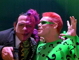 Der Anarchist Two-Face (Tommy Lee Jones, li.) und der Techno-Freak Riddler (Jim Carrey) schmieden b&ouml;se Pl&auml;ne gegen Batman...