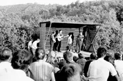 Auftritt Fasia Jansen auf Deutschlands erstem Open-Air-Festival, dem „Chanson Folklore International“ im Hunsrück. Auftritt Fasia Jansen auf Deutschlands erstem Open-Air-Festival, dem „Chanson Folklore International“ im Hunsrück.
