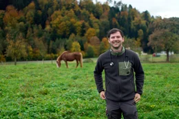 Vater und Sohn im gleichen Metier: Lukas Bretzinger ist ebenfalls Tierarzt und k&uuml;mmert sich unteranderem um Pferde.