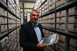 Der renommierte deutsche Marinehistoriker Dr. Axel Niestle im Bundesarchiv-Milit&auml;rarchiv in Freiburg, wo Akten der deutschen Milit&auml;rgeschichte gelagert werden, u.a. zum U-Boot-Krieg im Ersten Weltkrieg.
