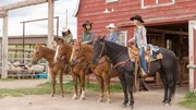 Nicole, Lou, Georgie und Amy sind startklar fuer den Viehtrieb (von li nach re: Vinessa Antoine, Michelle Morgan, Alisha Newton, Amber Marshall).