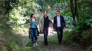 ARD MORDEN IM NORDEN FOLGE 102, "Das Gest&auml;ndnis", am Montag (28.12.20) um 18:50 Uhr im ERSTEN. Nina Weiss (Julia E. Lenska, l.), Finn (Sven Martinek, M.) und Lars (Ingo Naujoks, r.) sind auf dem Weg zum Tatort in der Palinger Heide.