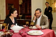 Richard (Silvan-Pierre Leirich) erf&auml;hrt - im Beisein von Simone (Tatjana Clasing, l.) und Jenny (Kaja Schmidt-Tychsen) - mit gemischten Gef&uuml;hlen, dass sein Plan aufgegangen ist...
