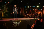 Zu Gast bei Till Reiners: Der Comedian Abdelkarim beim "ZDF Comedy Sommer".