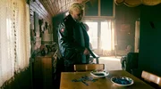Koops (Aljoscha Stadelmann) kommt einer Schmuggelmasche auf die Spur. Koops (Aljoscha Stadelmann) kommt einer Schmuggelmasche auf die Spur.