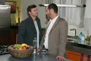 Richard (Silvan-Pierre Leirich, r.) ringt vor Ben (J&ouml;rg Rhode) mit seinem schlechtem Gewissen.