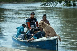l-r: Chik (Ali Suliman), Michael (Mark Wahlberg, Leo (Simu Liu), Arthur, the King (Ukai)