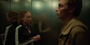 Aga und Thorsten suchen nach der Wohnung des Verdächtigen im Vermisstenfall. Von links: Agatha Novak (Elisa Schlott), Thorsten von Hagen (Franz Pätzold) Aga und Thorsten suchen nach der Wohnung des Verdächtigen im Vermisstenfall. Von links: Agatha Novak (Elisa Schlott), Thorsten von Hagen (Franz Pätzold)