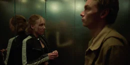 Aga und Thorsten suchen nach der Wohnung des Verd&auml;chtigen im Vermisstenfall. Von links: Agatha Novak (Elisa Schlott), Thorsten von Hagen (Franz P&auml;tzold)