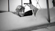 Hélène Boucher, französische Flugpionierin und Rekordfliegerin, stellte in den 1930er-Jahren mehrere Geschwindigkeits- und Höhenrekorde auf. Hélène Boucher, französische Flugpionierin und Rekordfliegerin, stellte in den 1930er-Jahren mehrere Geschwindigkeits- und Höhenrekorde auf.