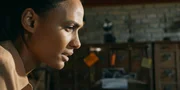 Isabelle Larsson (Nanna Blondell) kann nicht glauben, dass die &bdquo;Faceless&ldquo; Oliver Miller get&ouml;tet haben.