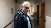 Koops (Aljoscha Stadelmann) traut niemanden mehr. Koops (Aljoscha Stadelmann) traut niemanden mehr.