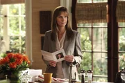 Die Nachricht über den plötzlichen Tod von Ida lässt Sarah (Rachel Griffiths) über tiefgründige Probleme nachdenken ... Die Nachricht über den plötzlichen Tod von Ida lässt Sarah (Rachel Griffiths) über tiefgründige Probleme nachdenken ...