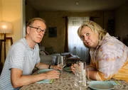 Walter (Peter Lohmeyer) will sich seinen Memoiren widmen und schreibt dabei nicht nur über seine berufliche Karriere, sondern vor allem über eine vergangene Liebe. Das entfacht Heidis (Gabriela Maria Schmeide) Eifersucht und sie lädt Walters Verflossene kurzerhand zum Essen ein. Walter (Peter Lohmeyer) will sich seinen Memoiren widmen und schreibt dabei nicht nur über seine berufliche Karriere, sondern vor allem über eine vergangene Liebe. Das entfacht Heidis (Gabriela Maria Schmeide) Eifersucht und sie lädt Walters Verflossene kurzerhand zum Essen ein.
