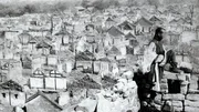 Die historische Fotografie zeigt das Ausmaß zerstörter Städte in China. Die historische Fotografie zeigt das Ausmaß zerstörter Städte in China.