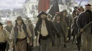 Am 14. Juli 1789 machte sich eine aufgebrachte Menge Pariser Bürger auf zur Festung Bastille, in der Hoffnung dort Schießpulver zu ergattern. Am 14. Juli 1789 machte sich eine aufgebrachte Menge Pariser Bürger auf zur Festung Bastille, in der Hoffnung dort Schießpulver zu ergattern.
