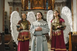 v.li.: Erzengel Gabriel (Eisi Gulp), Heiliger Nantwein (J&uuml;rgen Tonkel), Hessischer Engel (G&ouml;tz Otto).