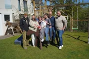 Von links: Frank Egger, Eva Brenner, Familie Corona, Marius Surmann Von links: Frank Egger, Eva Brenner, Familie Corona, Marius Surmann