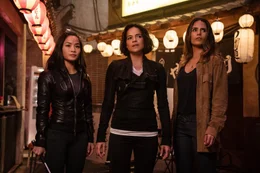 v.li.: Elle (Anna Sawai), Letty (Michelle Rodriguez), Mia (Jordana Brewster)