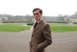 Prinz Charles (Jack Farthing).