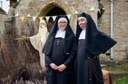 Sister Boniface (l., Lorna Watson) und Sister Reginald (r., Virginia Fiol). Sister Boniface (l., Lorna Watson) und Sister Reginald (r., Virginia Fiol).