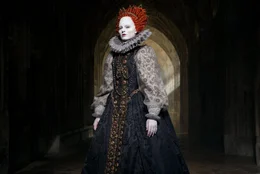 Margot Robbie (Queen Elizabeth I).