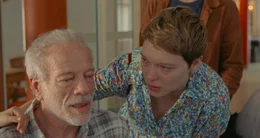 Sandra (L&eacute;a Seydoux) k&uuml;mmert sich um ihren demenzkranken Vater George (Pascal Greggory).