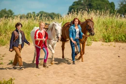 Lea van Acken (Adea / Aladin), Lina Larissa Strahl (Bibi Blocksberg), Lisa-Marie Koroll (Tina Martin).