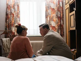 Helga Schmatz (Inge Maux), Roli (Nicholas Ofczarek).