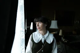Maggie (Sally Hawkins).